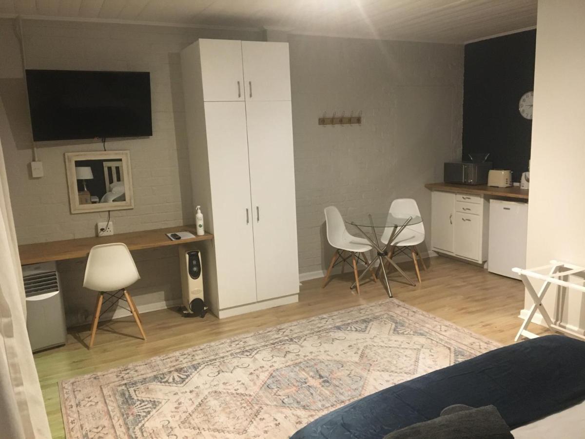 Wedmore Place With Solar Граъмстаун Екстериор снимка